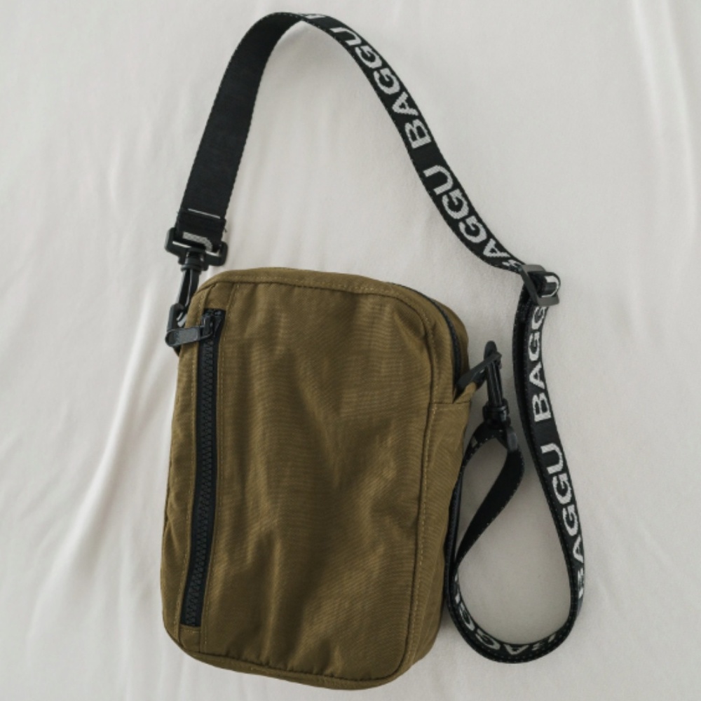 In Search of this Baggu Nylon Sport Crossbody!